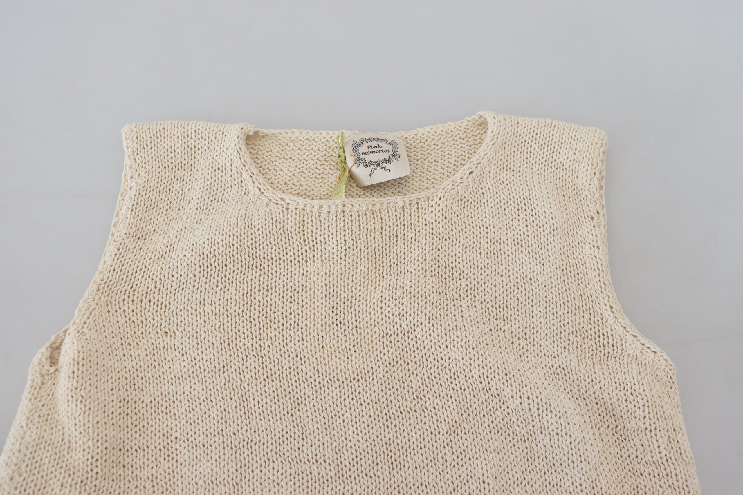 Chic beige sleeveless tank top