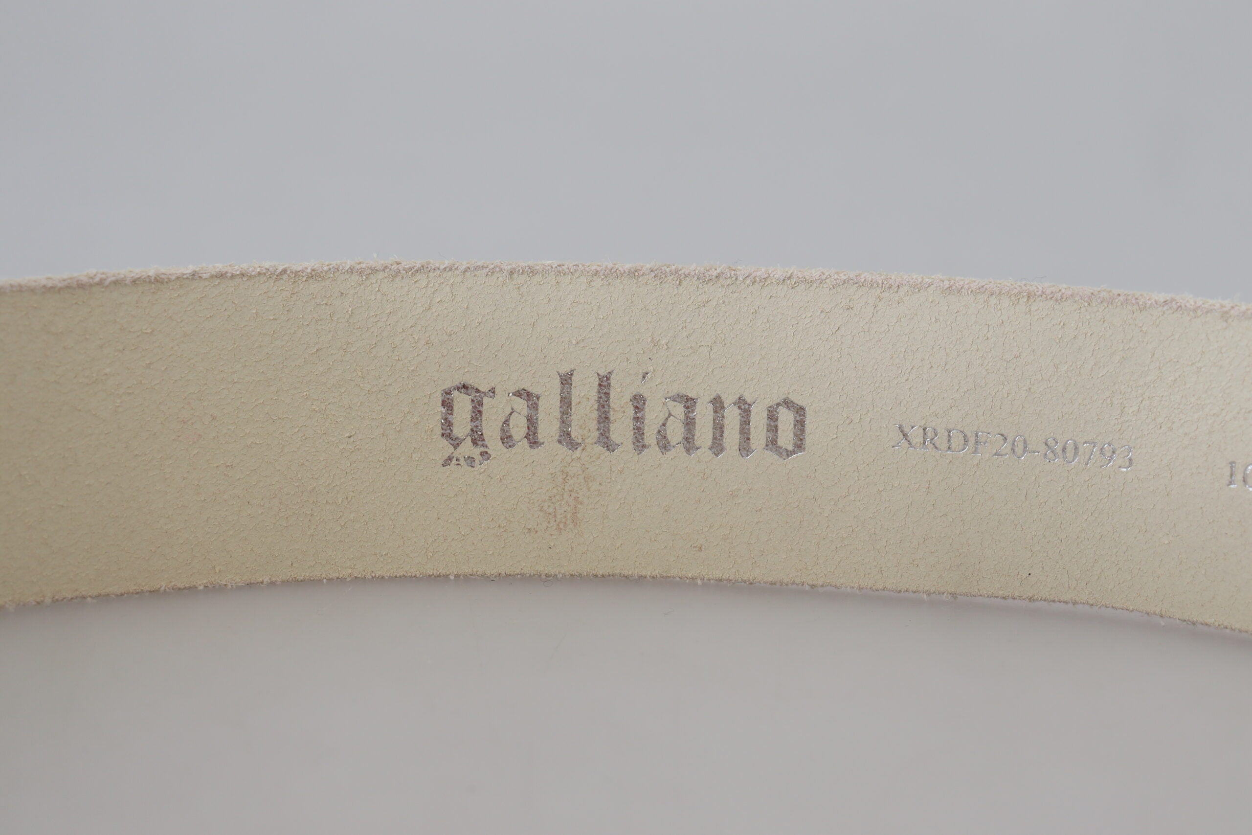 Elegant pink leather fashion belt