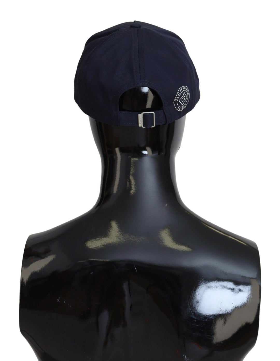 Elegant baseball cap made of blue cotton