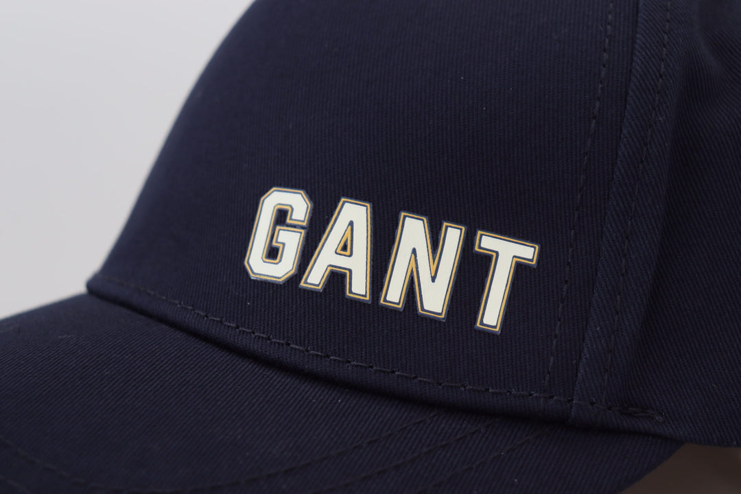 Elegant baseball cap made of blue cotton