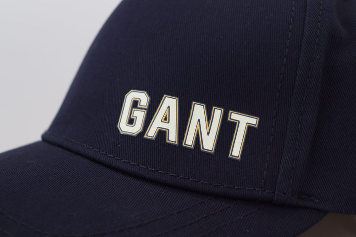Elegant baseball cap made of blue cotton