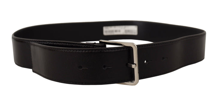 Elegant leather belt with metal buckle