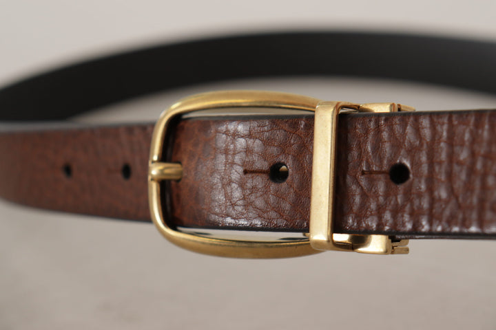 Elegant brown leather belt with logo buckle