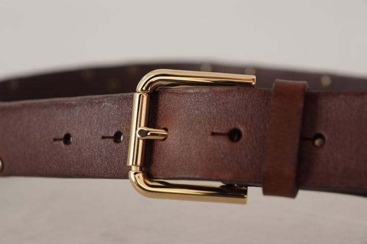 Elegant leather belt with metal buckle
