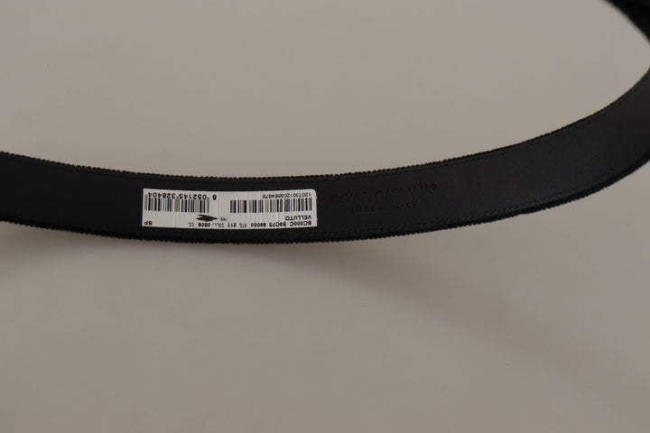 Chic velvet belt elegance