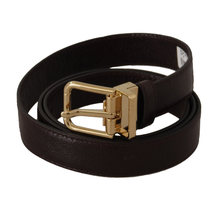 Elegant leather belt with metal buckle