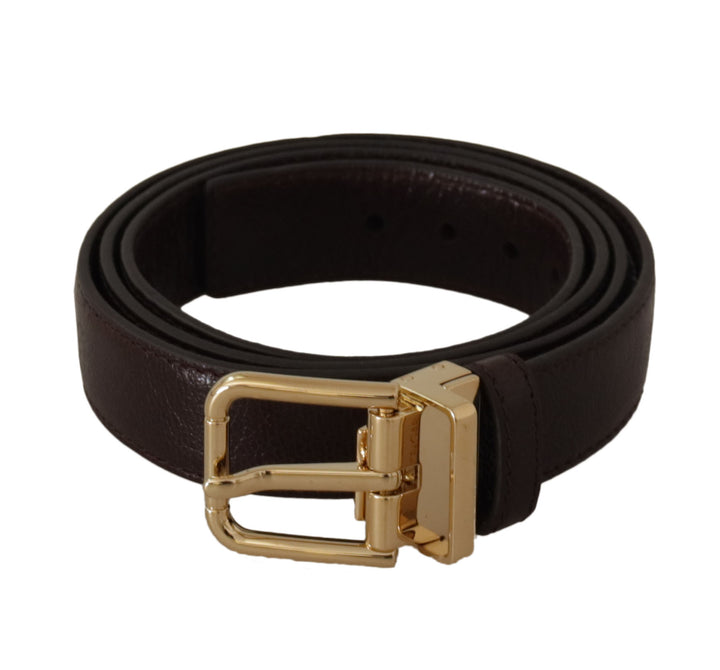 Elegant leather belt with metal buckle