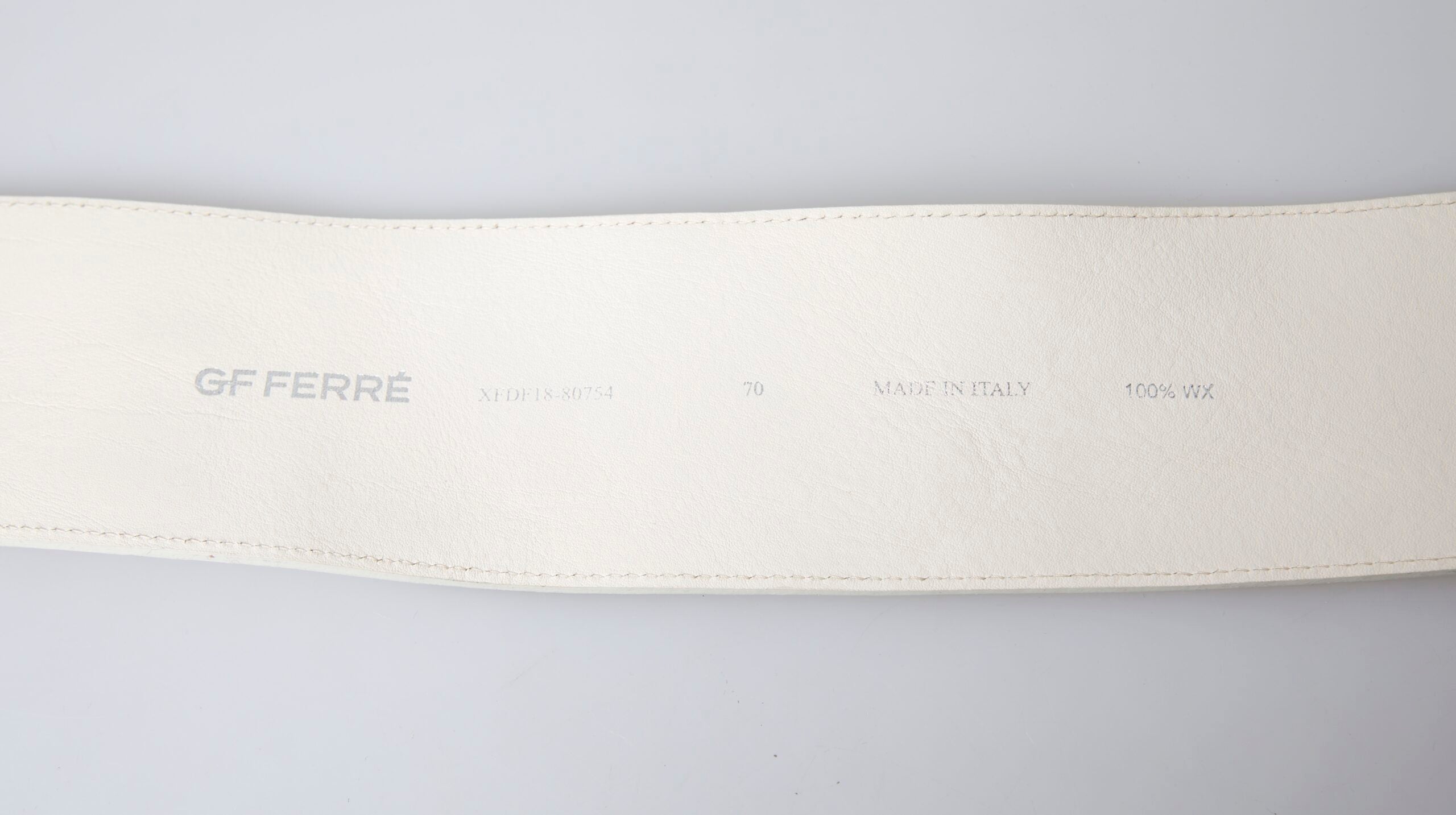 Chic white snap button fashion belt
