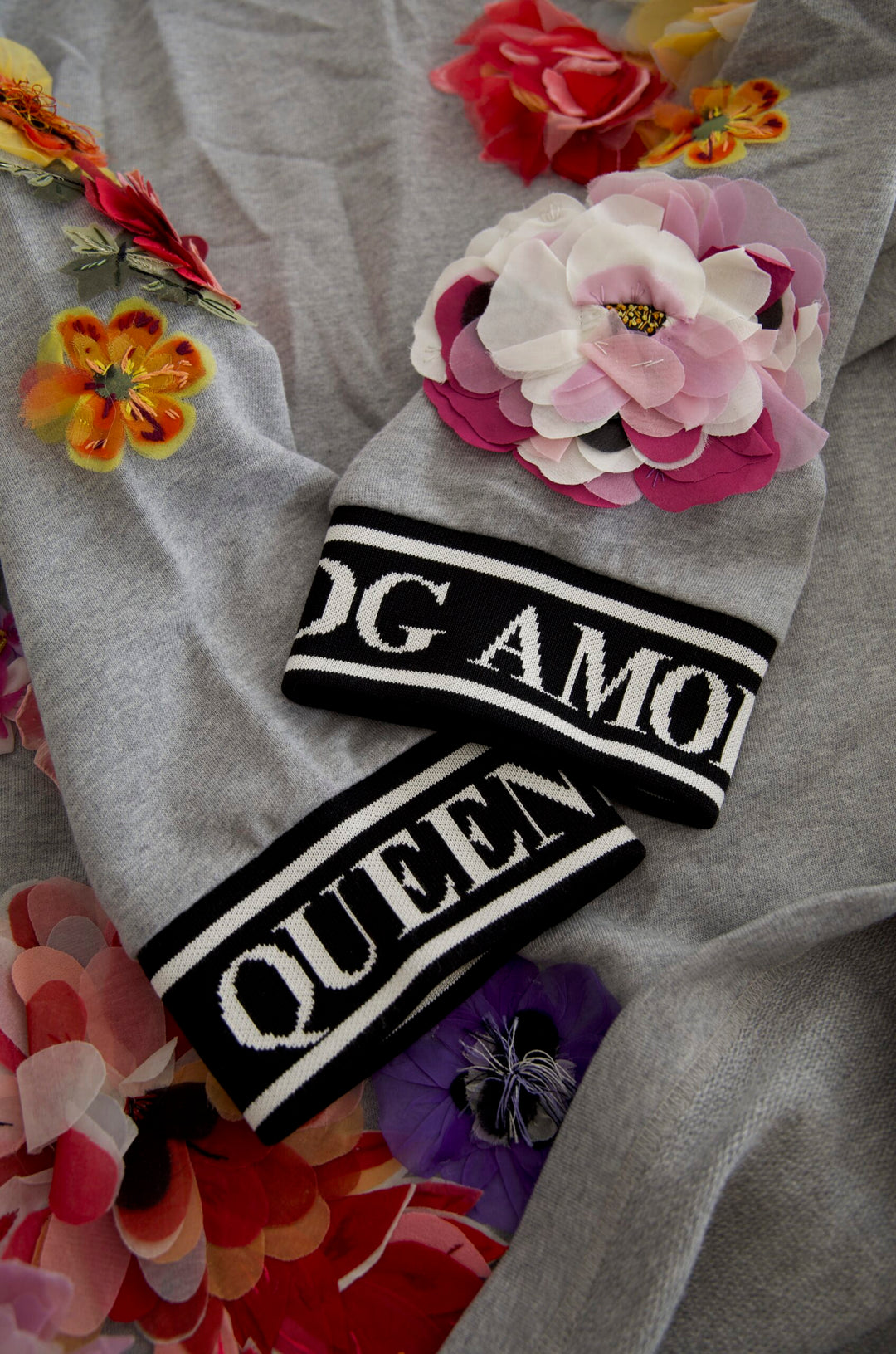 Grauer DG Amore Queen Pullover mit Blumenmuster