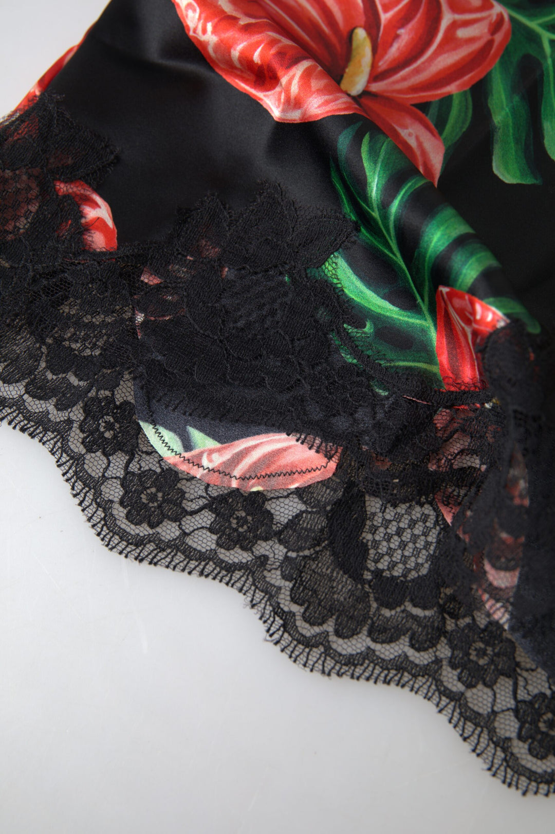 Schwarzes Seiden-Camisole-Top mit Anthurienprint Unterwäsche