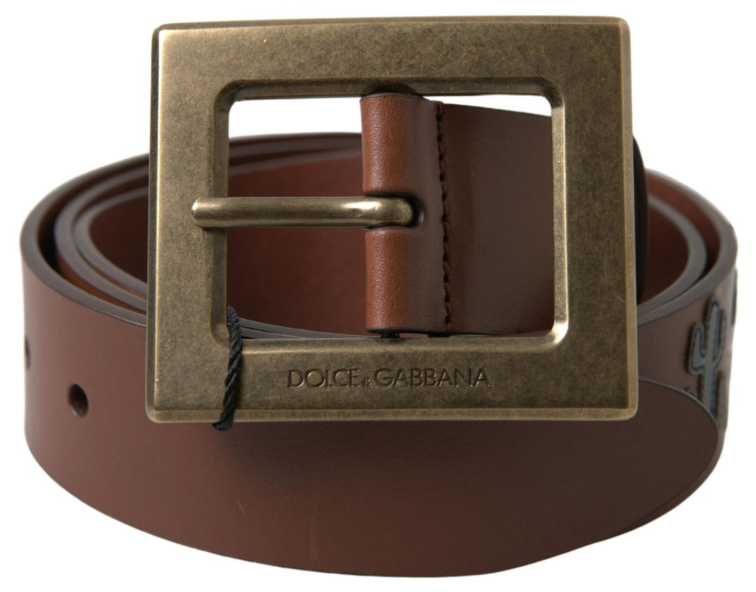 Elegant leather belt with metal buckle