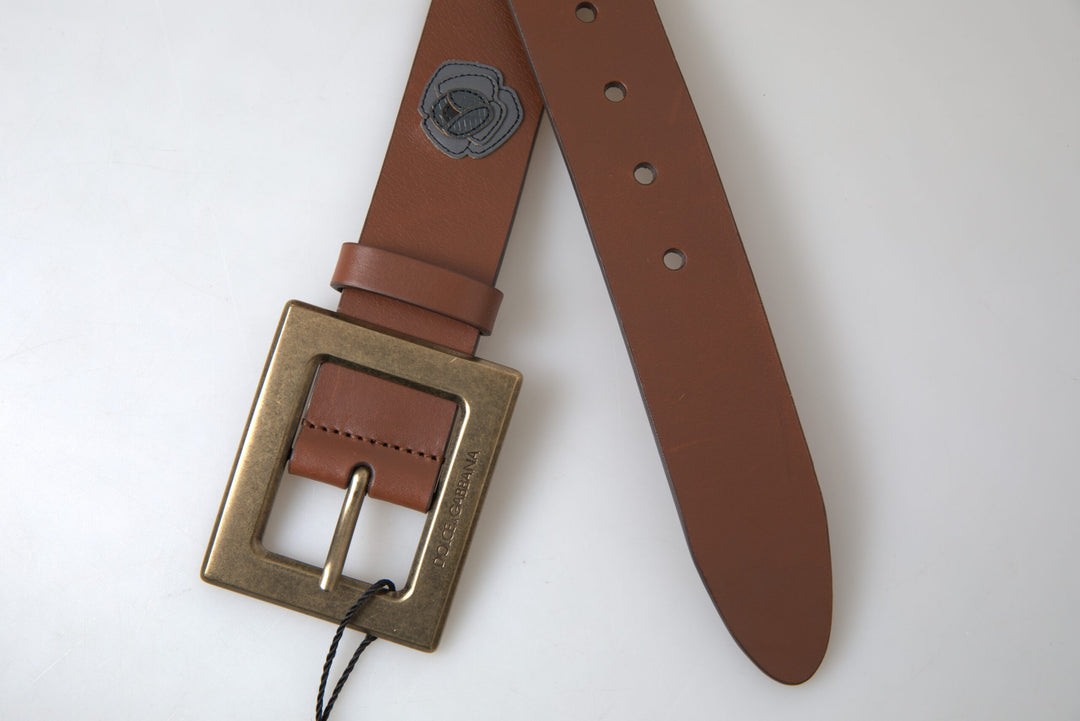 Elegant leather belt with metal buckle
