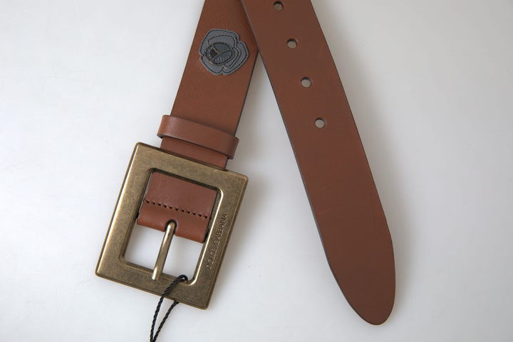 Elegant leather belt with metal buckle