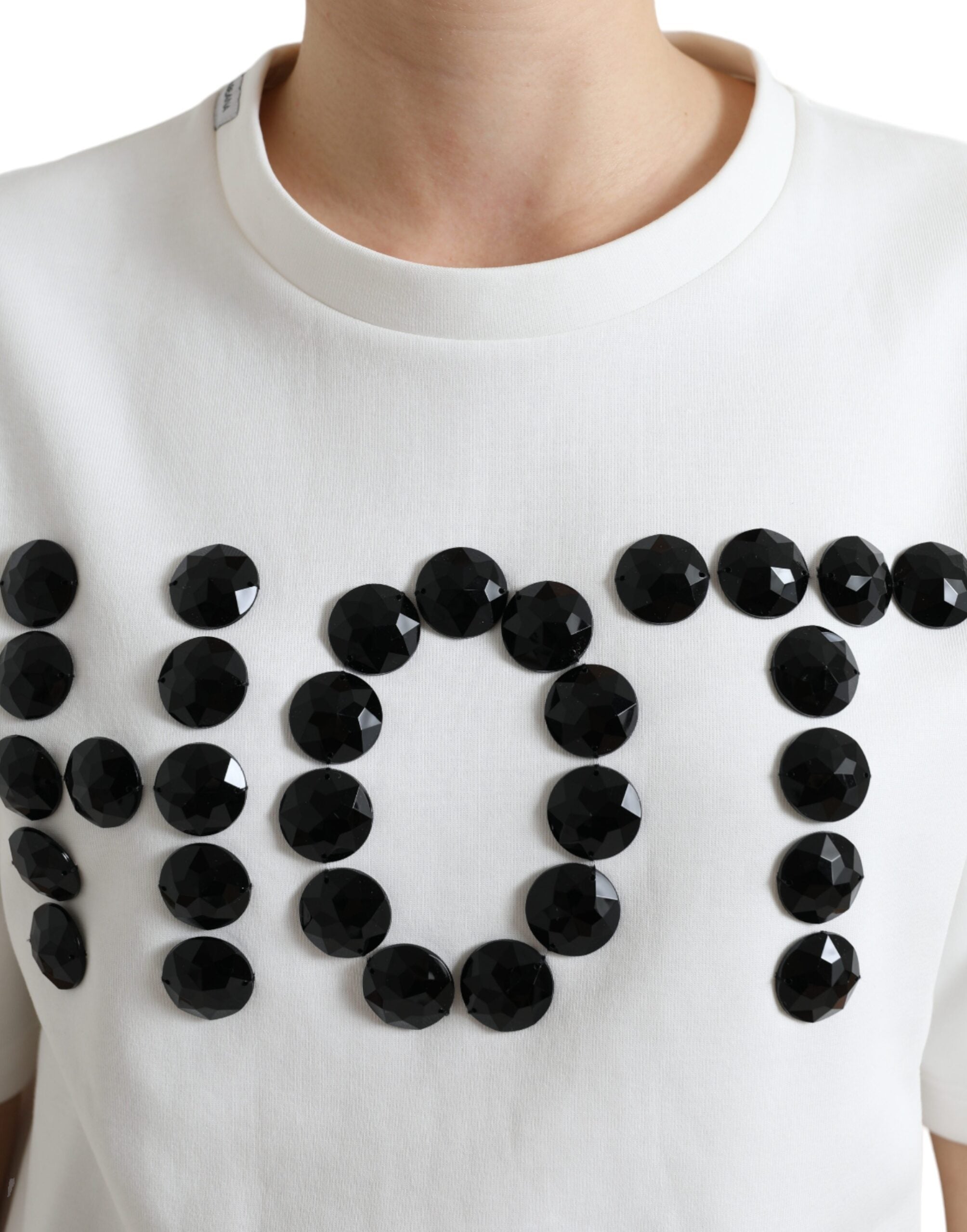 Embellished fashionable round neck T-shirt