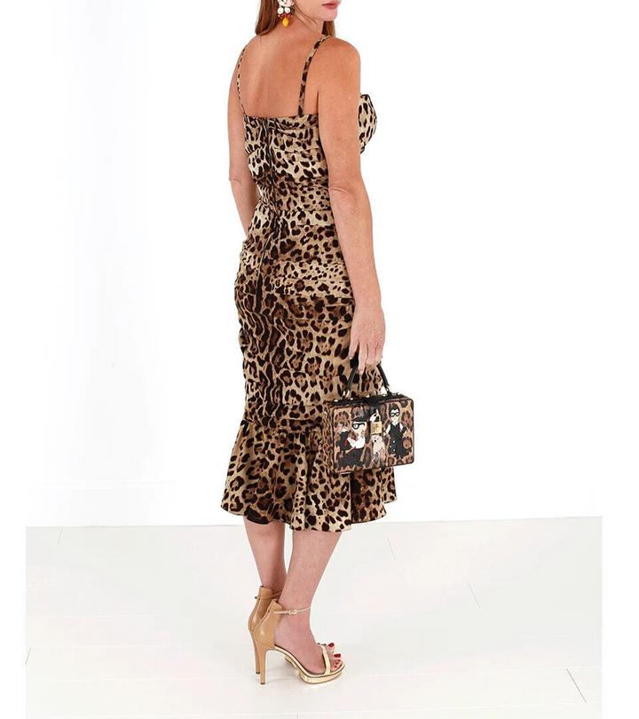 Braunes Midikleid mit Leopardenmuster und Rüschen