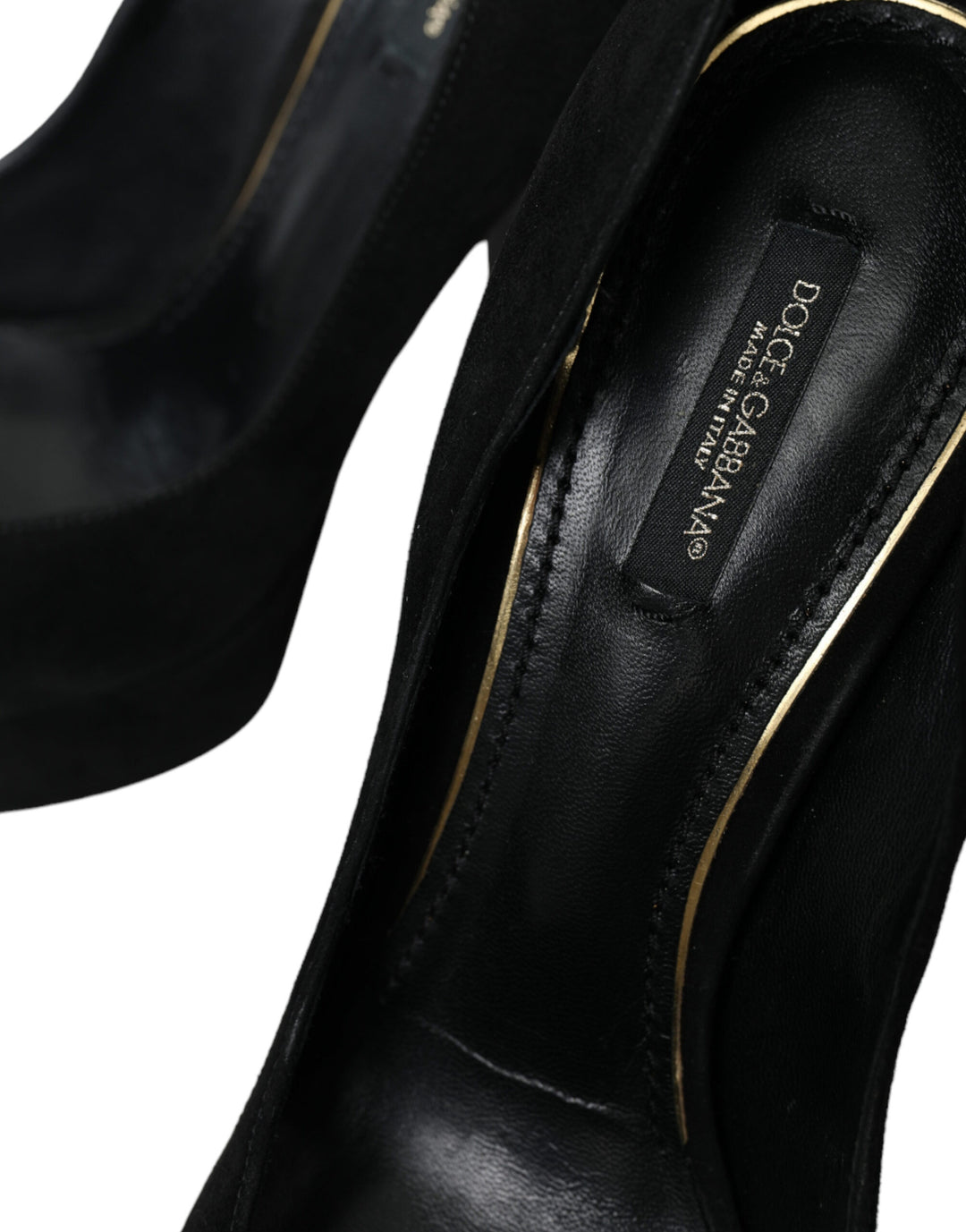 Black suede pumps with heel refinement