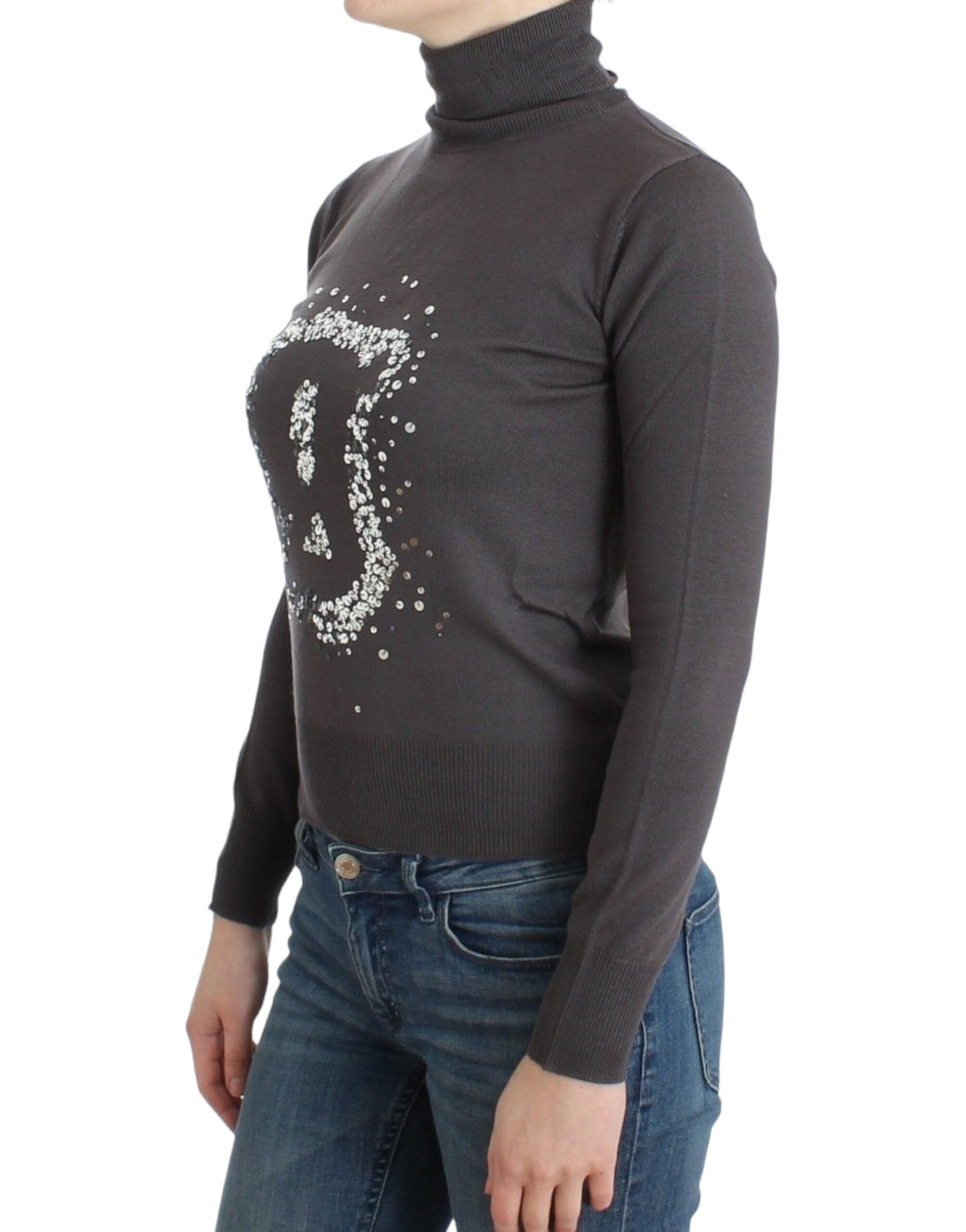 Elegant turtleneck sweater made of virgin wool