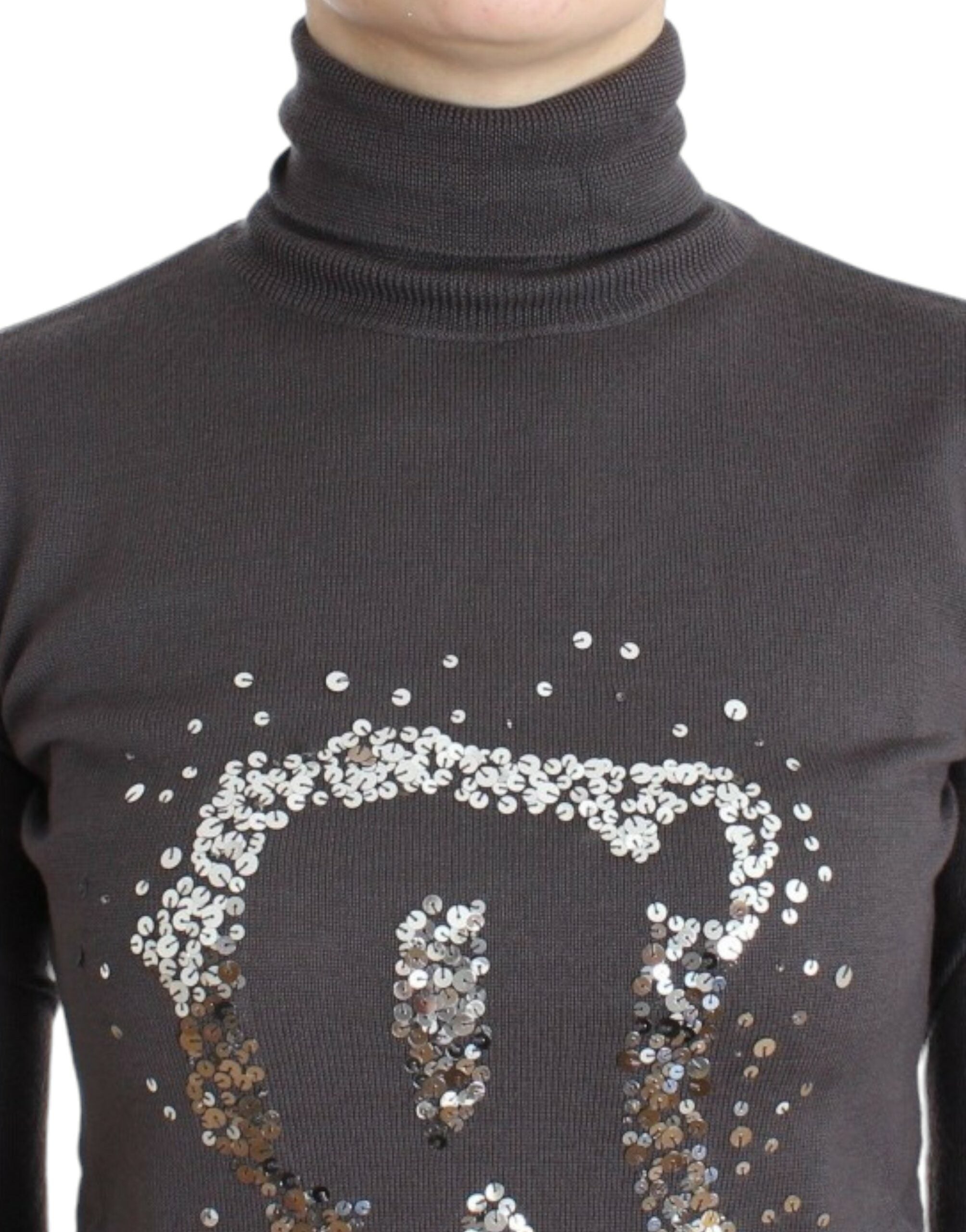 Elegant turtleneck sweater made of virgin wool