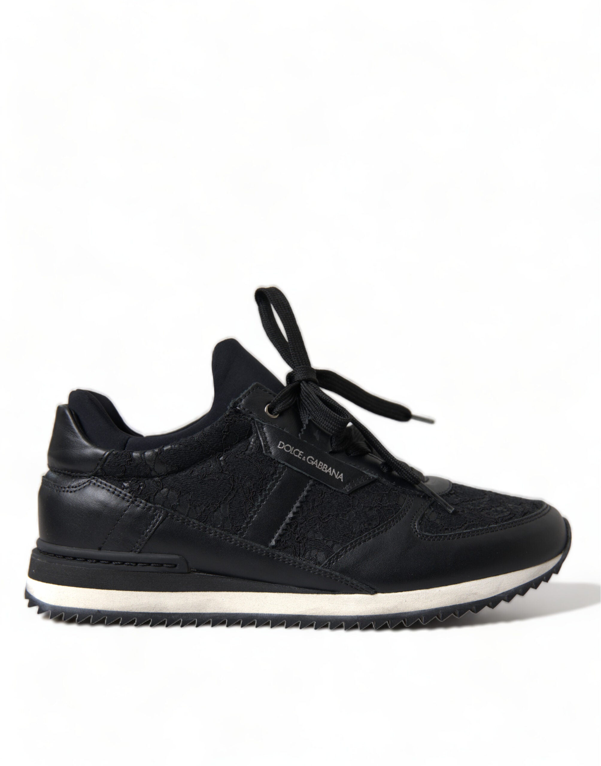 Elegant black classic sneakers