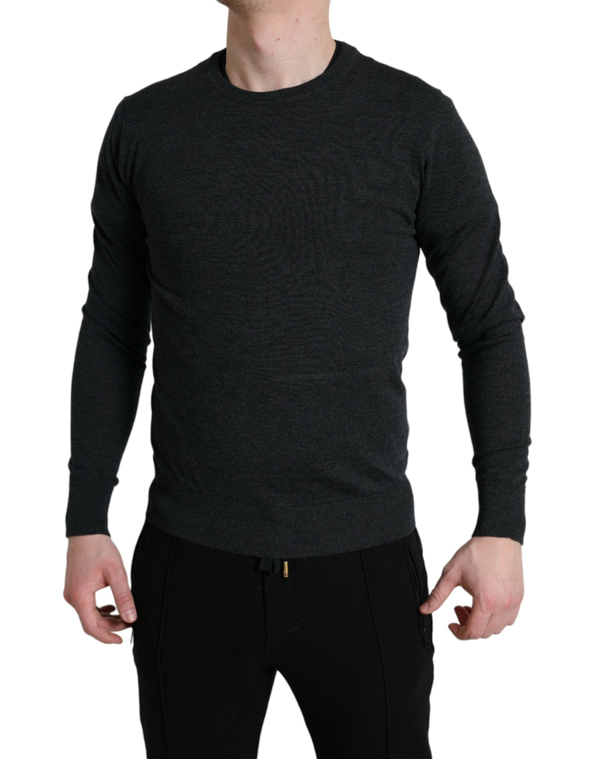 Elegant sweater made of grey wool