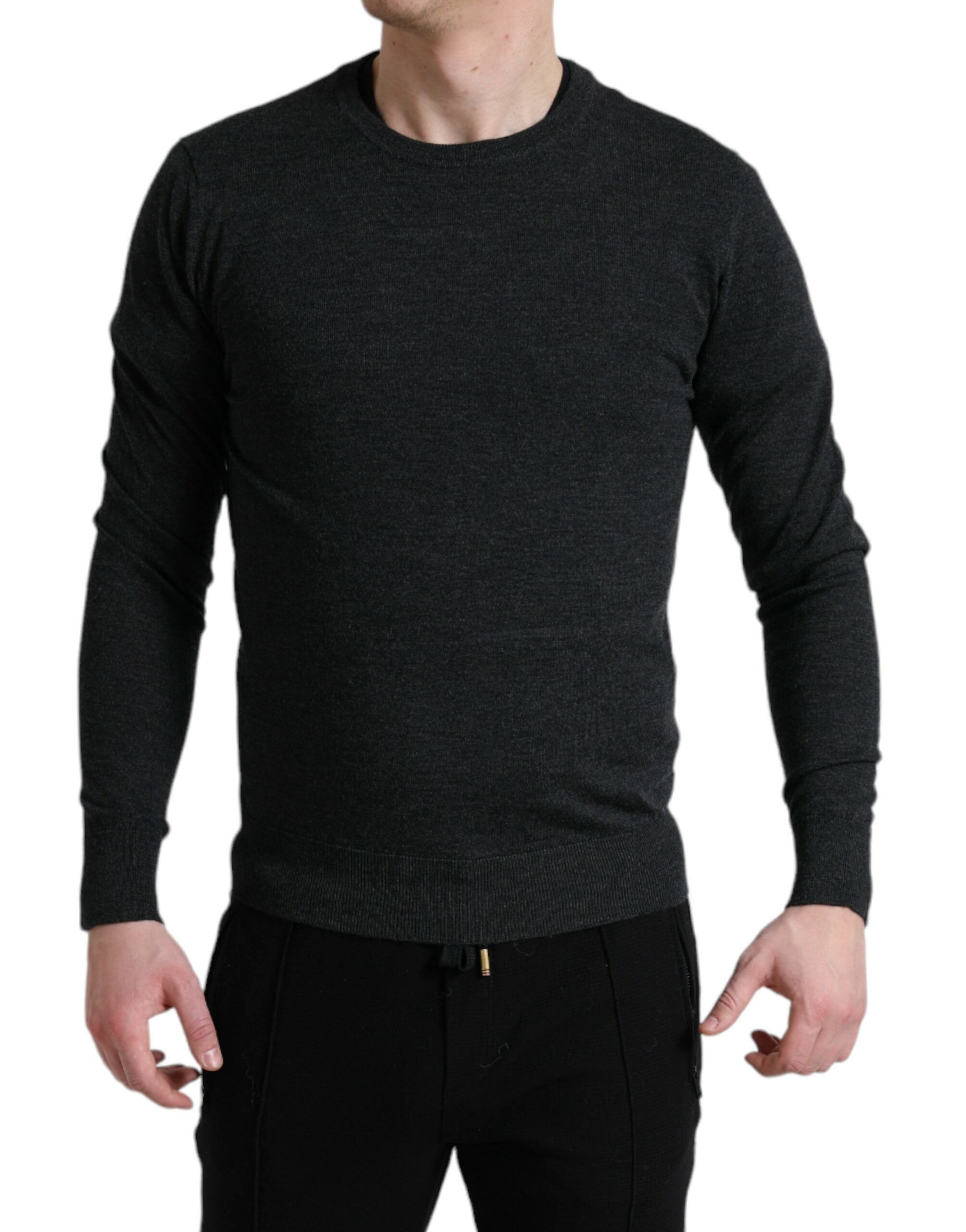 Elegant sweater made of grey wool