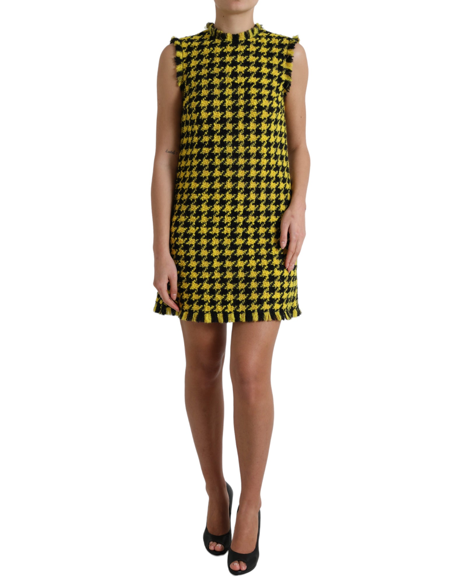 Yellow houndstooth miniskirt with knit chic