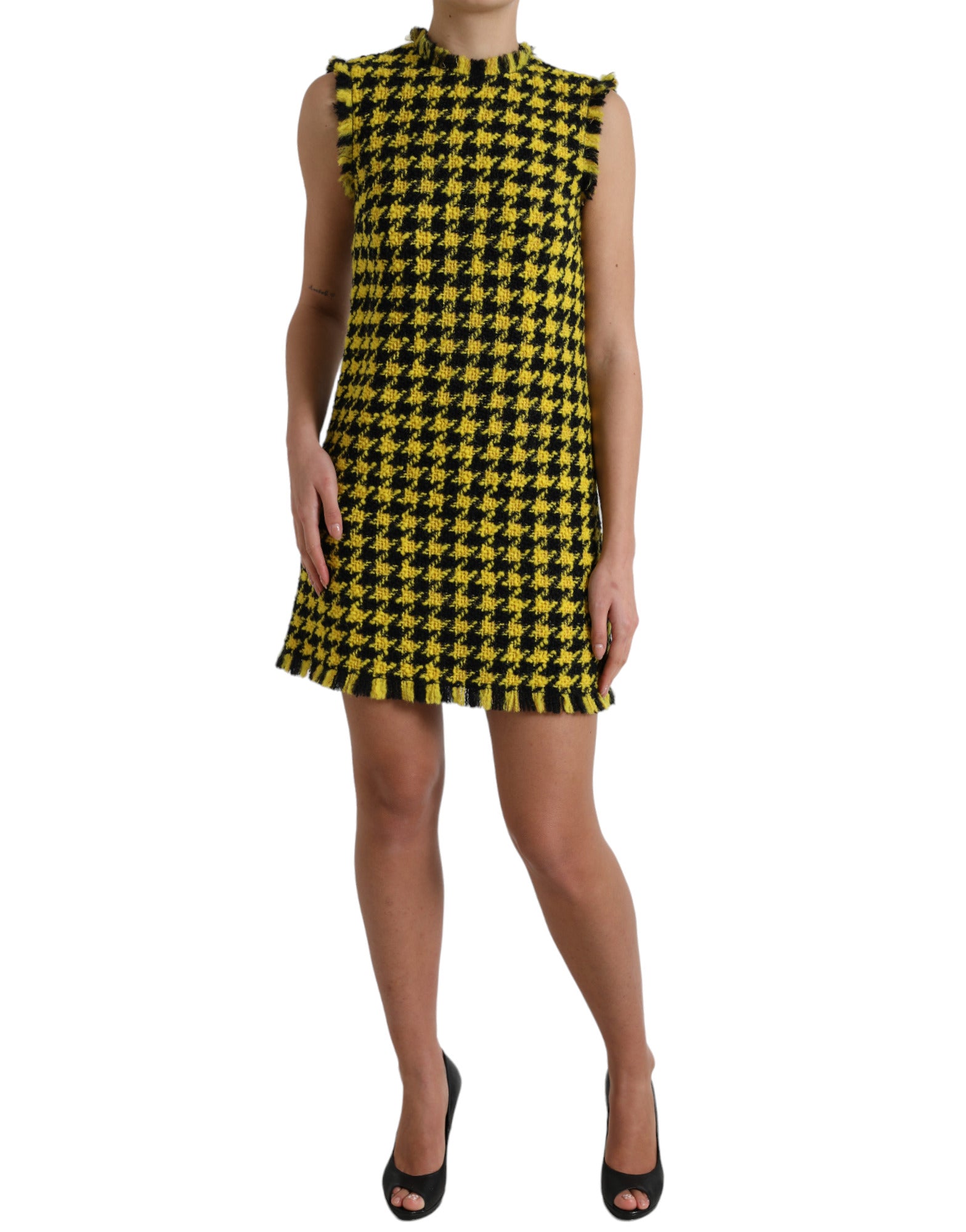 Yellow houndstooth miniskirt with knit chic