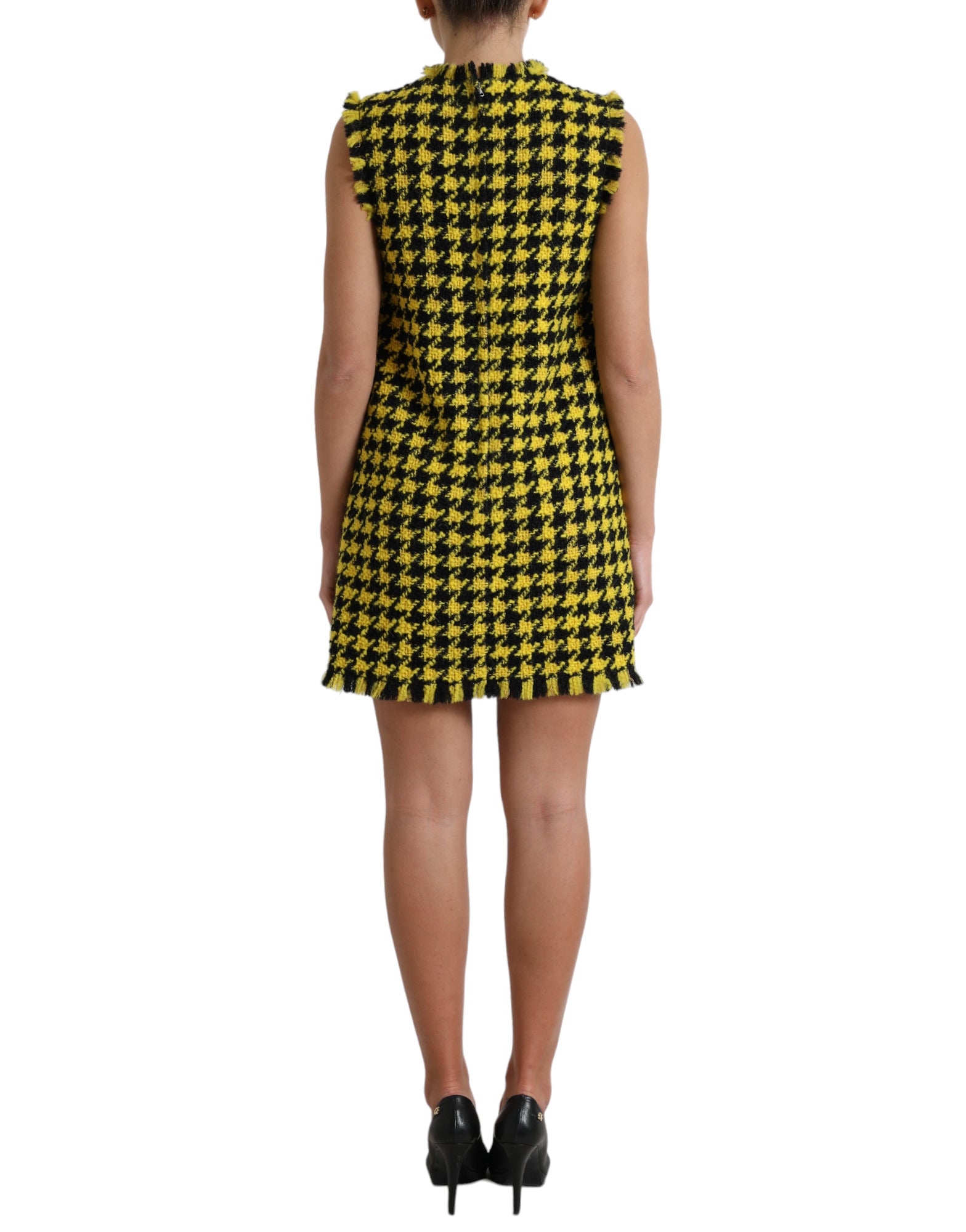 Yellow houndstooth miniskirt with knit chic