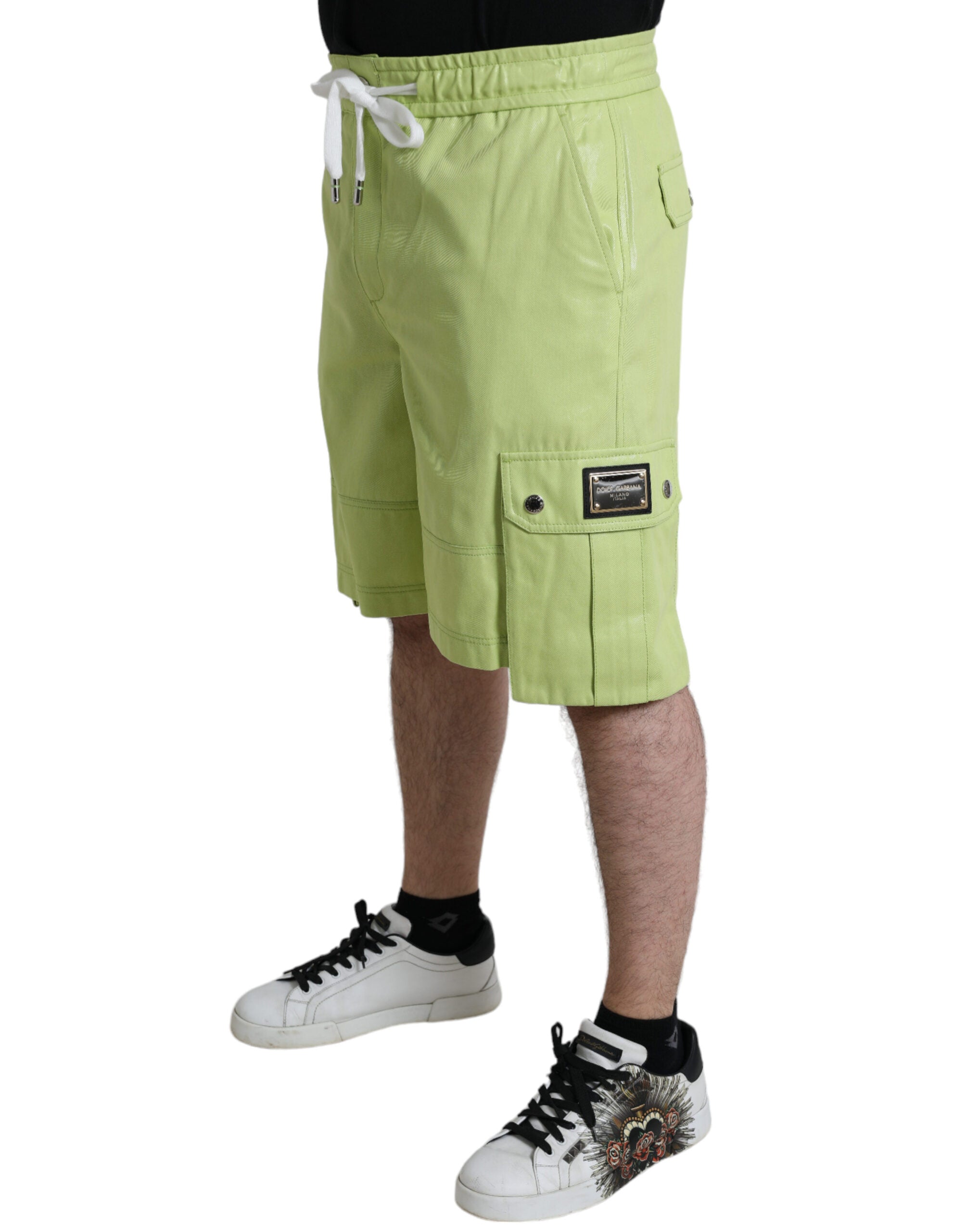 Chic cotton Bermuda shorts in light green