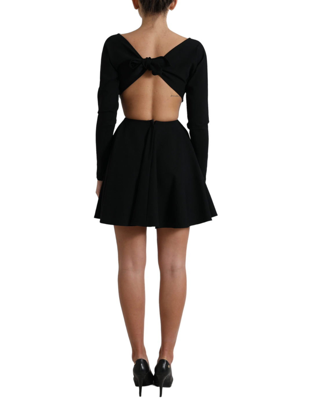 Schwarzes Minikleid aus Viskose mit langen Ärmeln und Ausschnitt