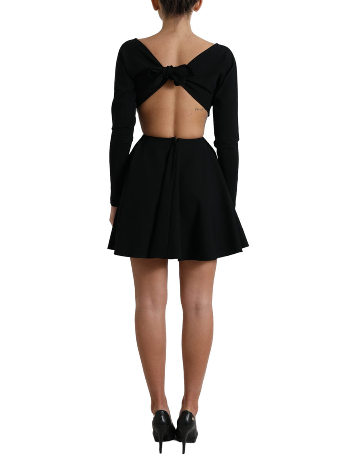 Schwarzes Minikleid aus Viskose mit langen Ärmeln und Ausschnitt