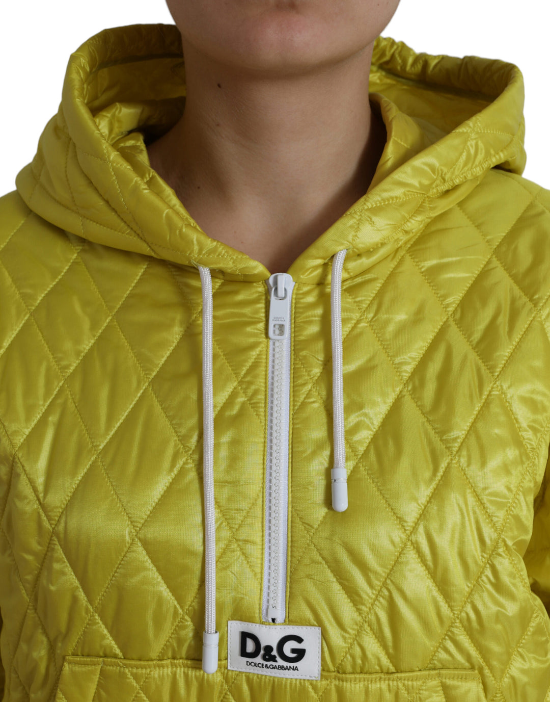Gelbe Nylon Steppjacke mit Kapuze und Pullover