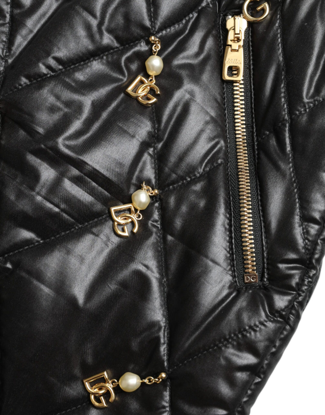 Elegant high-waisted shorts with embellishments