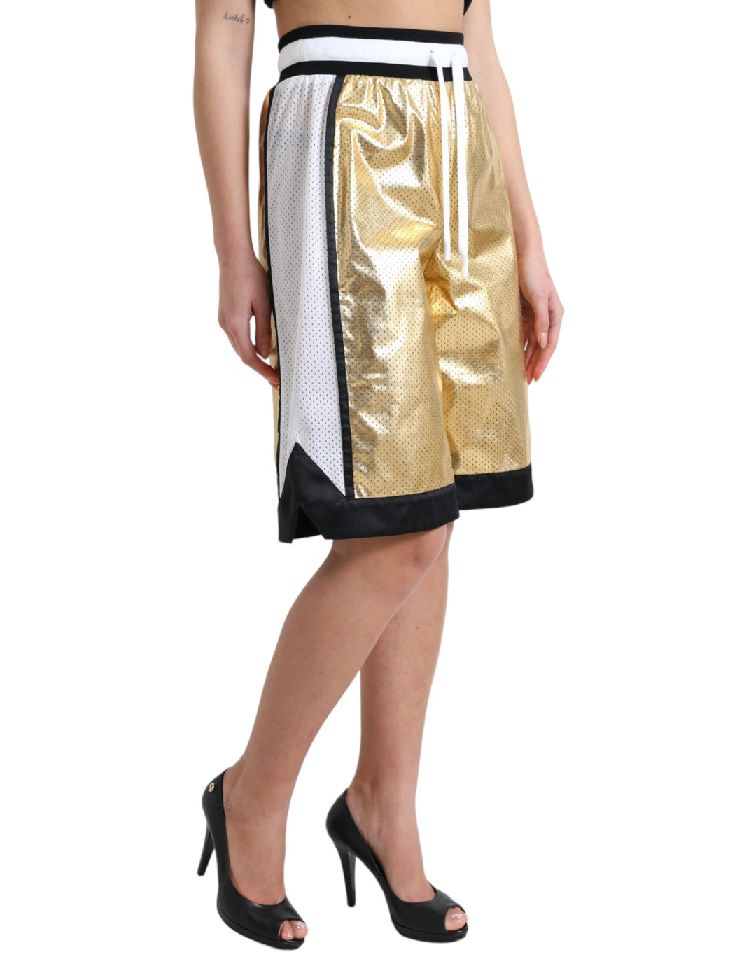 Goldfarbene, perforierte Shorts mit hoher Taille aus Polyester