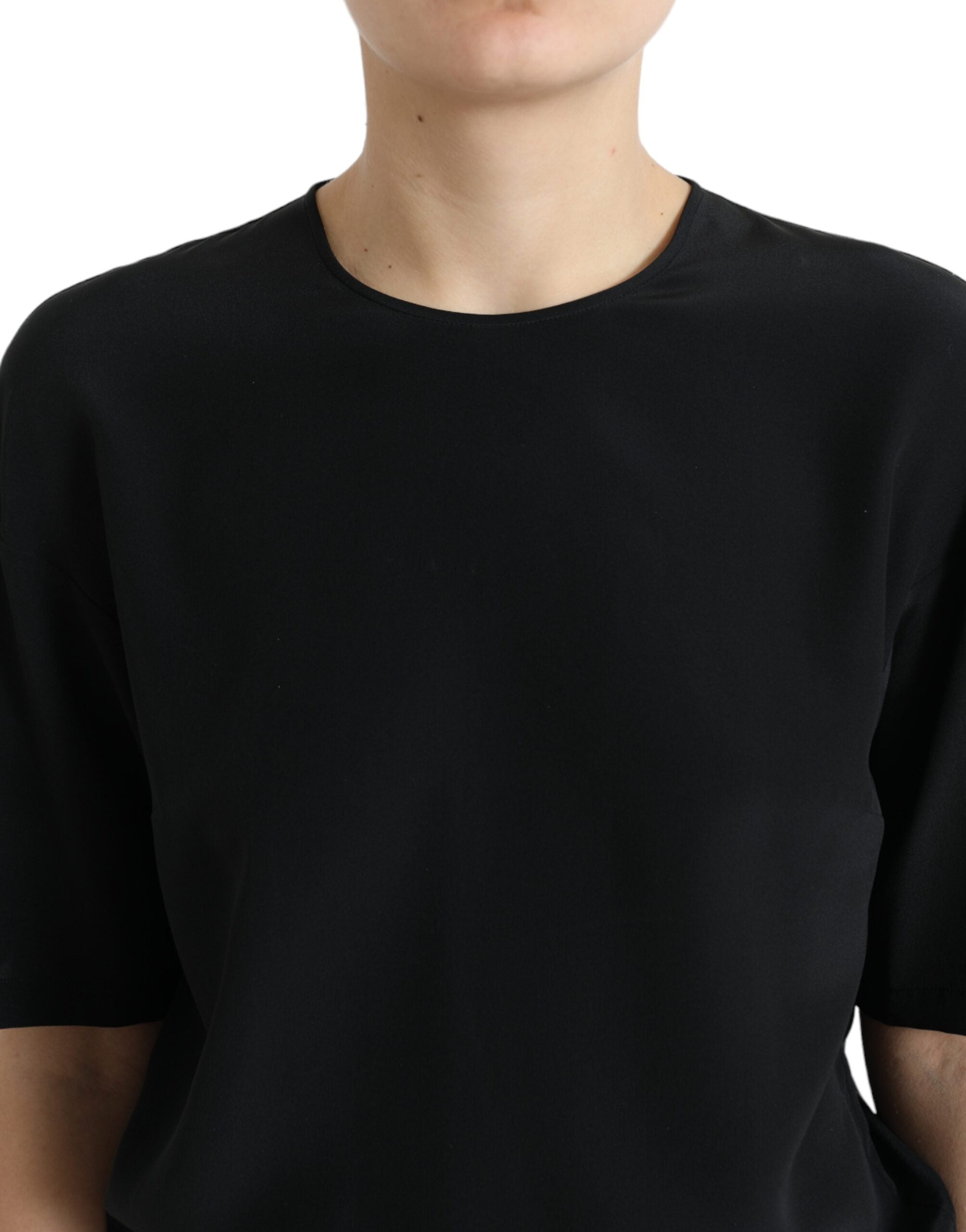 Elegant round-neck blouse made of silk blend