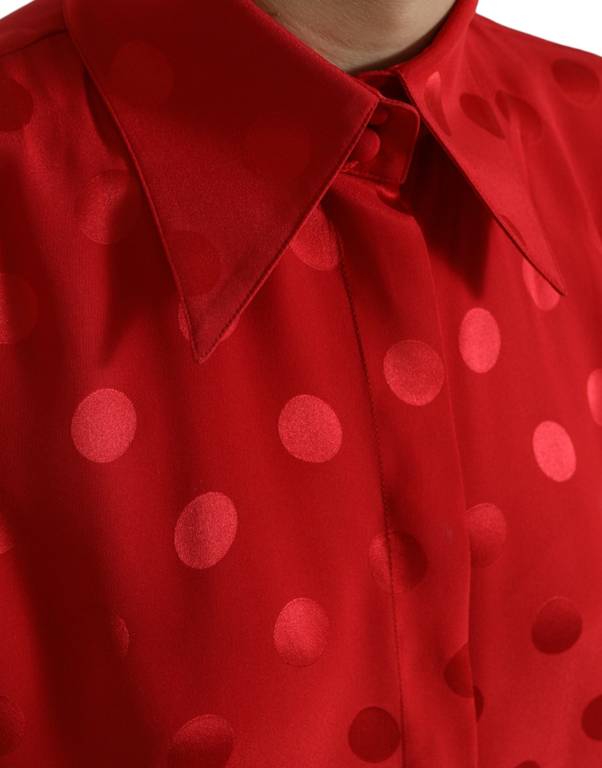 Elegant dotted sleeveless silk blouse