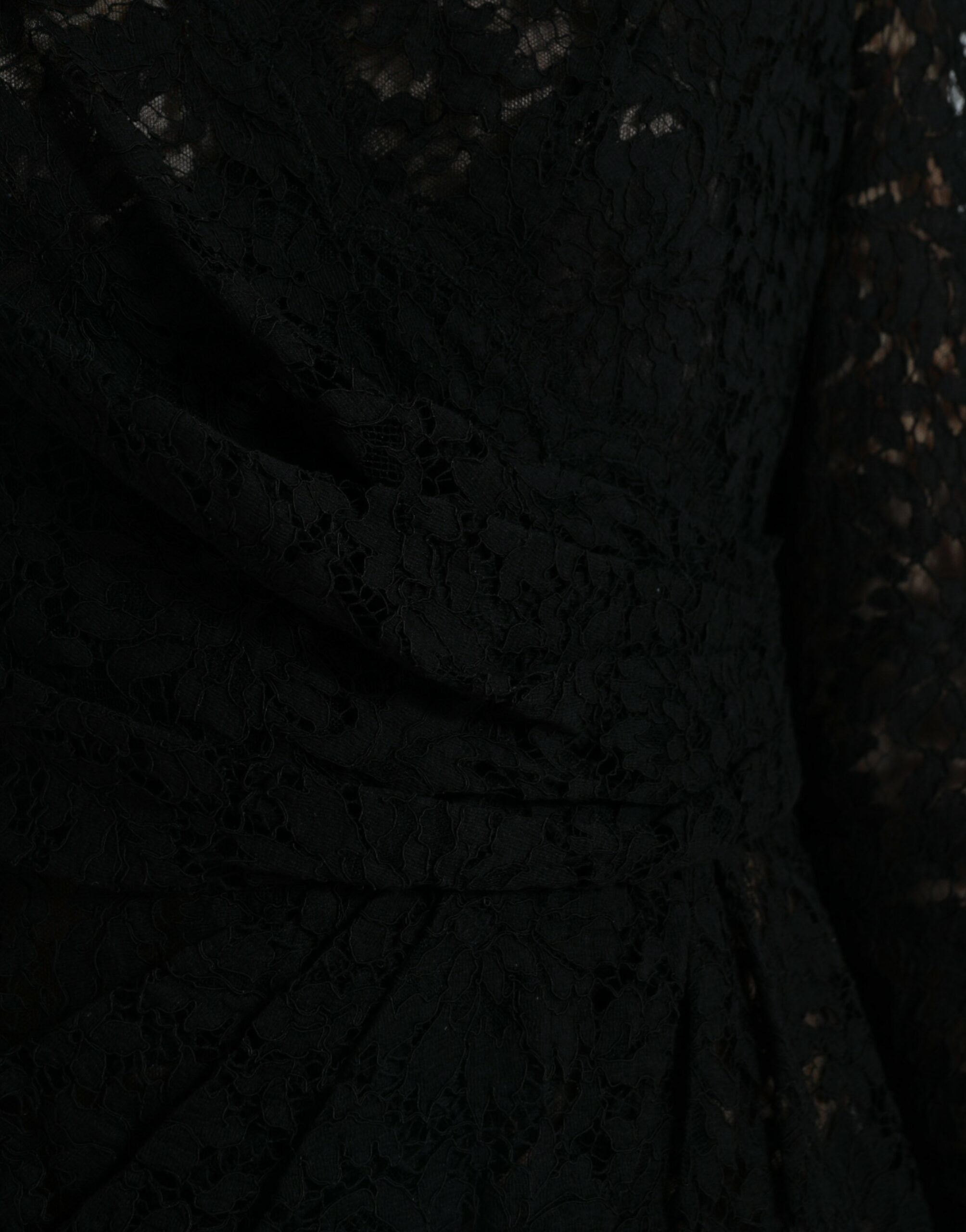Elegant black mini dress made of floral lace