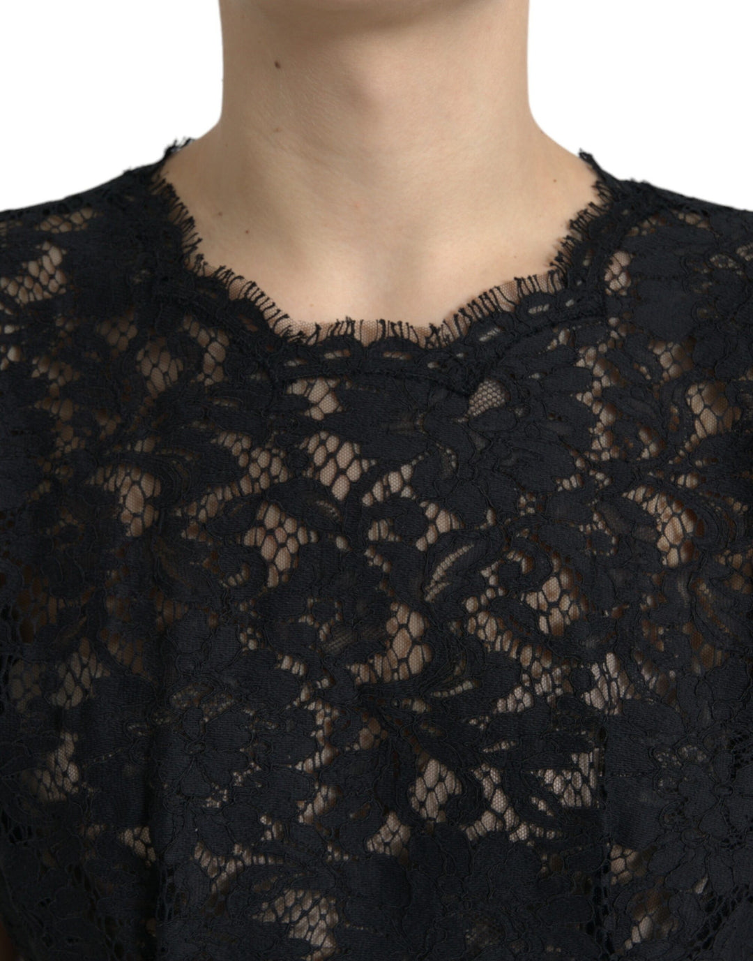 Elegant black A-line mini dress made of floral lace