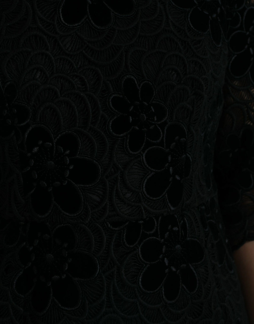 Elegant sheath dress with floral lace