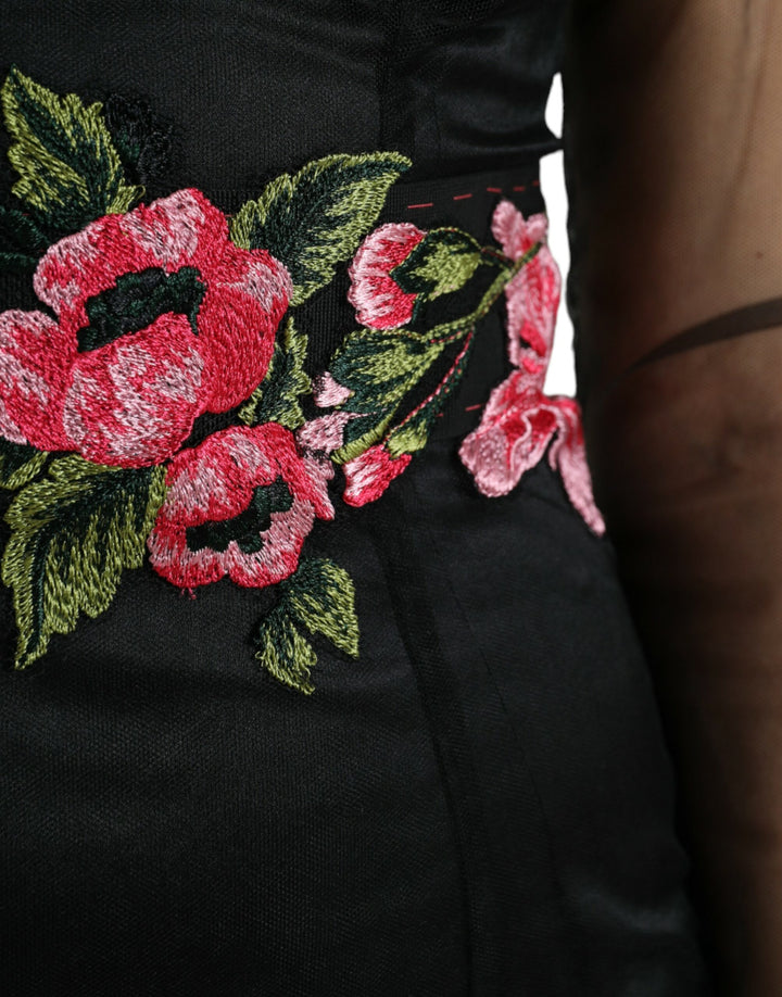 Schwarzes Kleid mit floraler Stickerei aus Mesh-Tüll