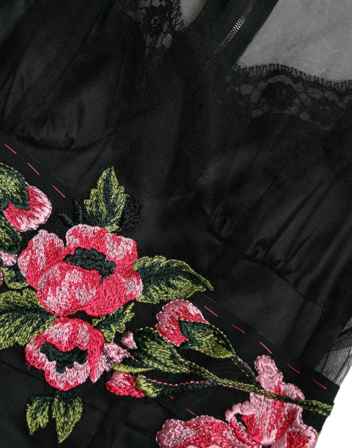 Schwarzes Kleid mit floraler Stickerei aus Mesh-Tüll