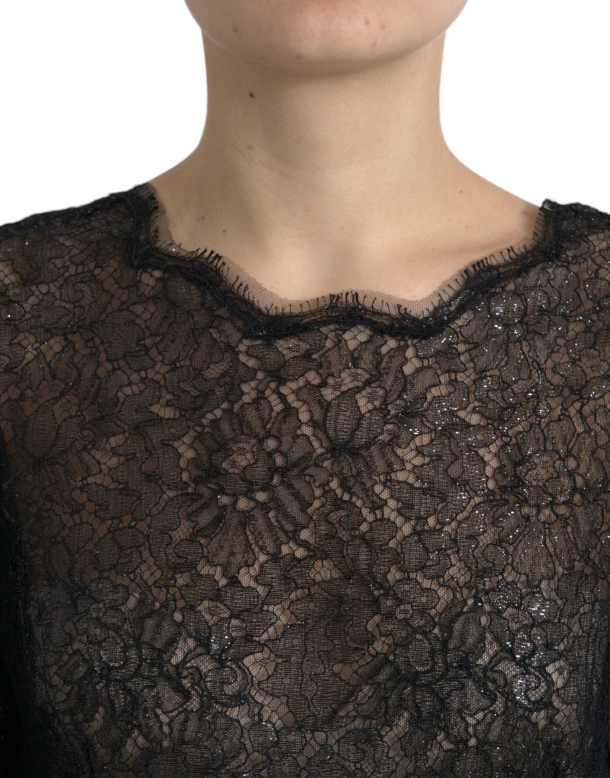 Elegant midi dress made of floral lace