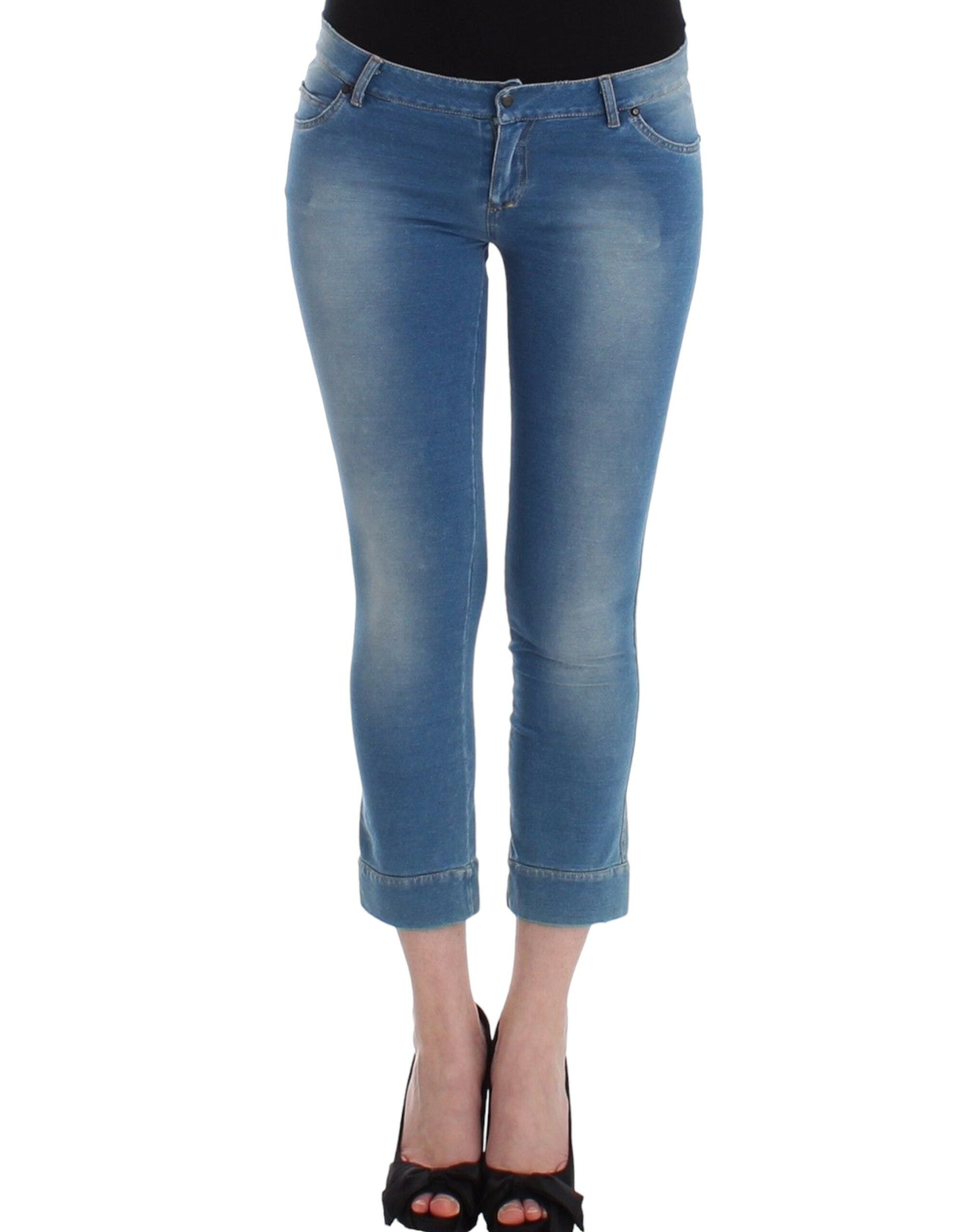 Chic blue capri jeans for elegant summer months