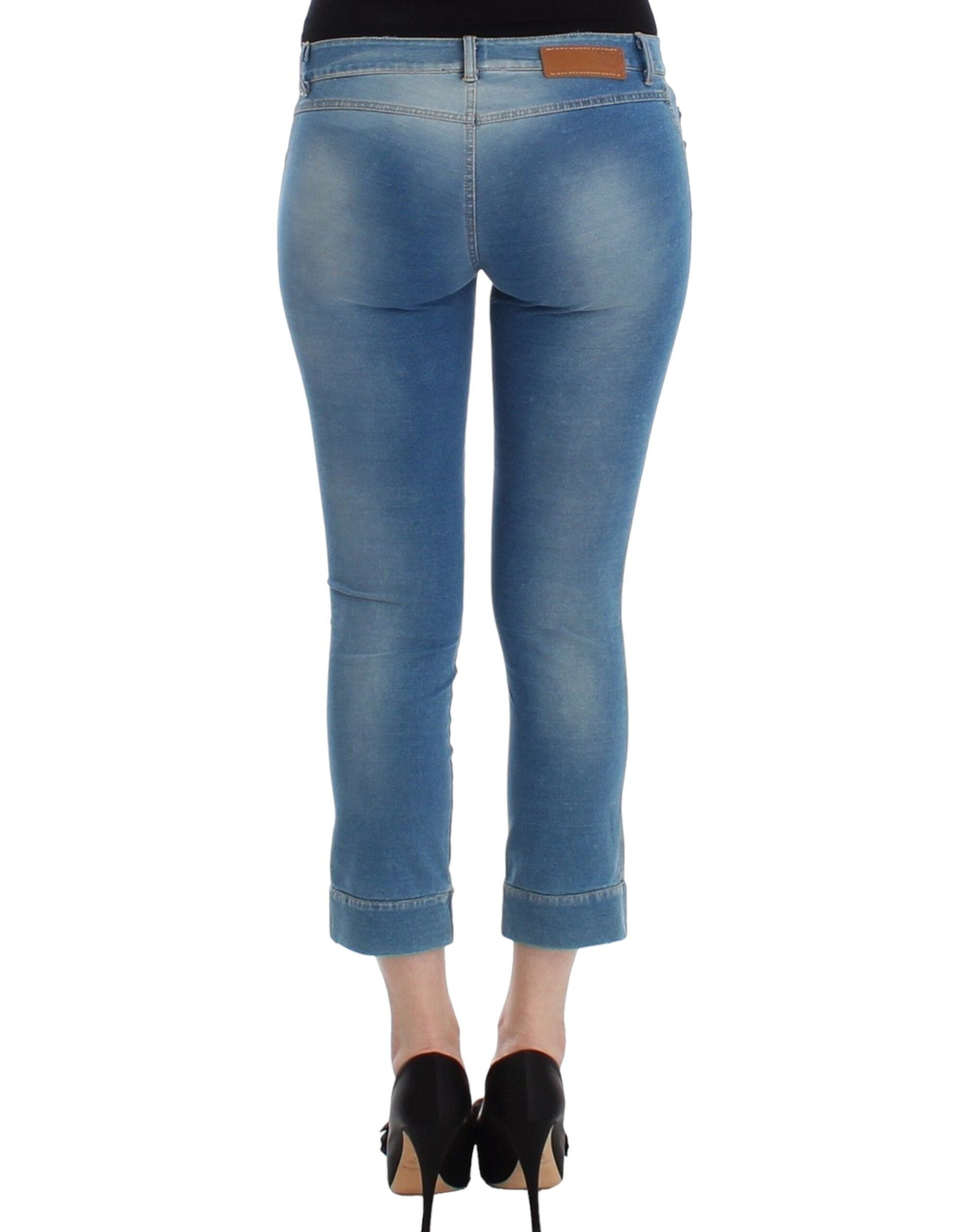 Chic blue capri jeans for elegant summer months
