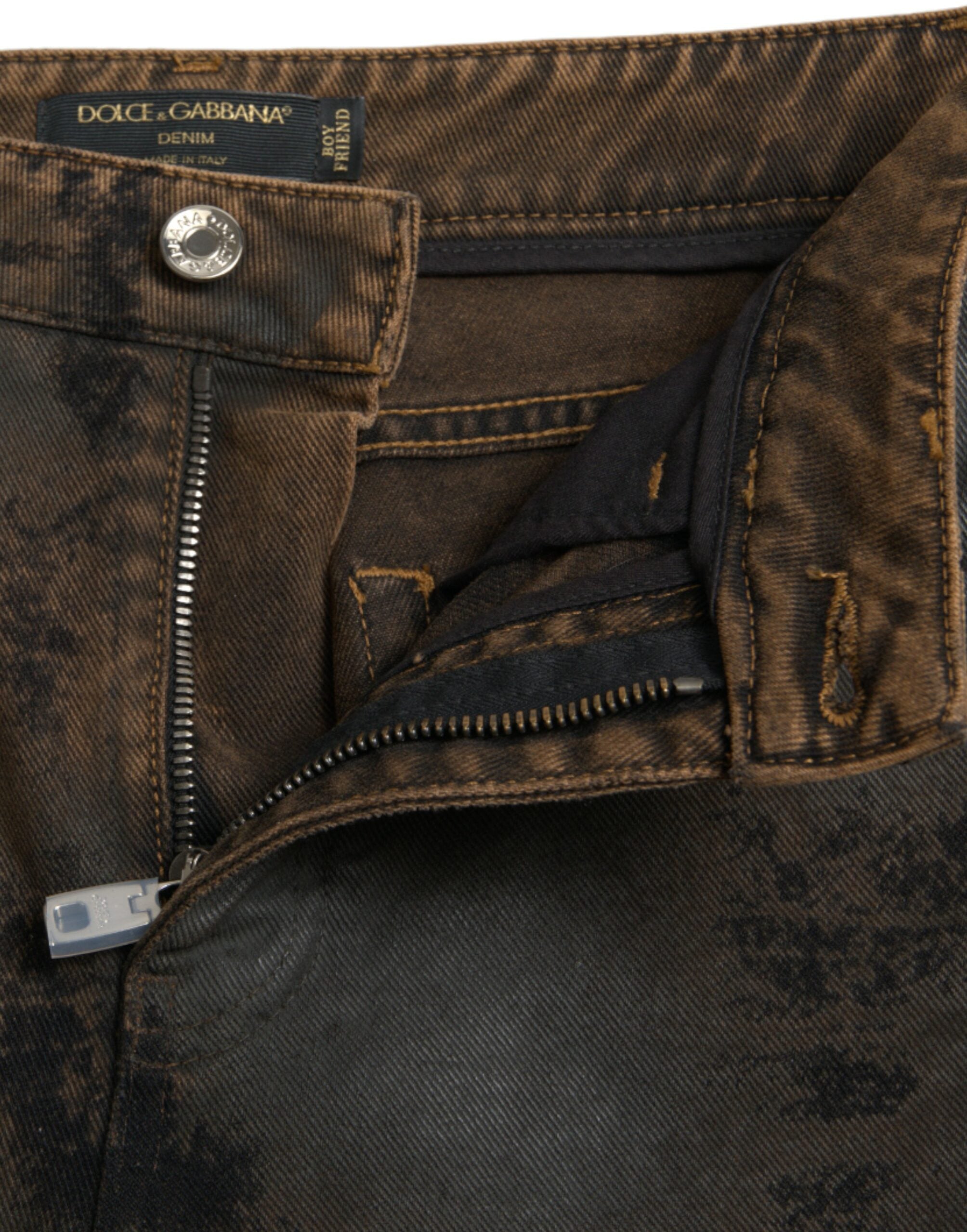Chic boyfriend stretch jeans with a mid waist