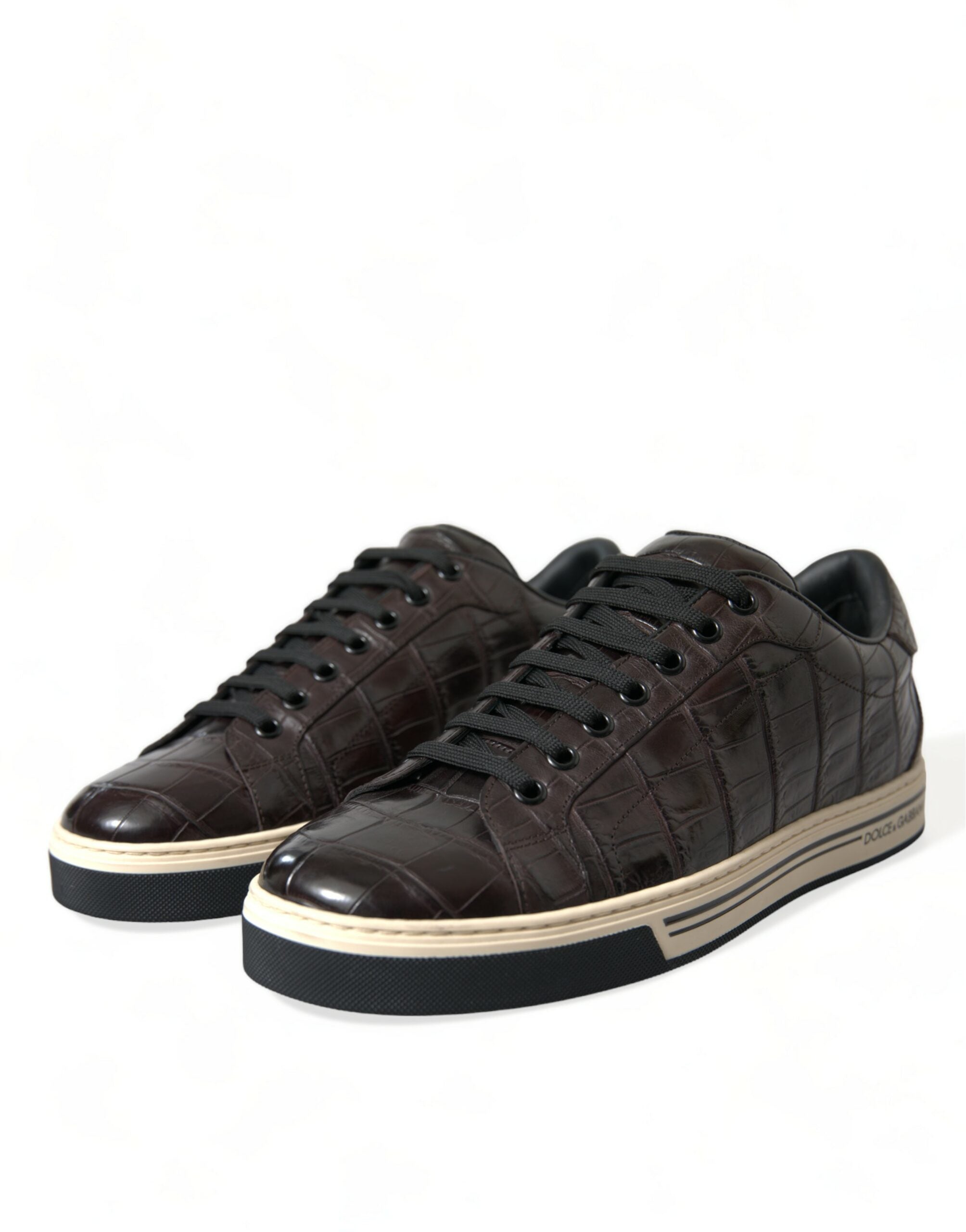 Elegant low-top sneakers made of exotic leather