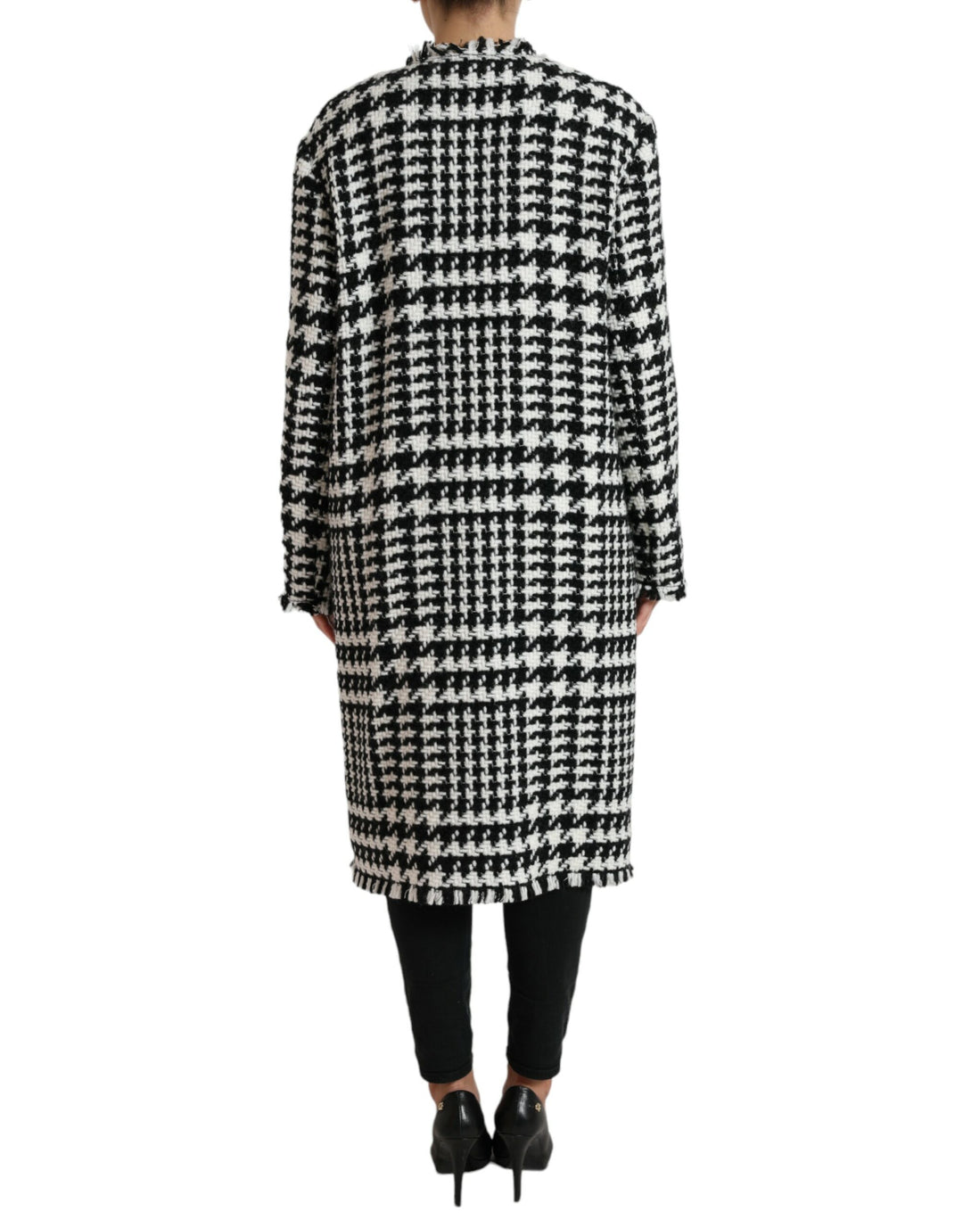 Elegant long trench coat with houndstooth pattern