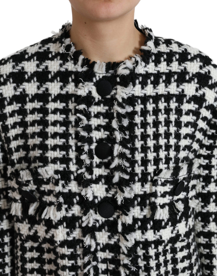 Elegant long trench coat with houndstooth pattern