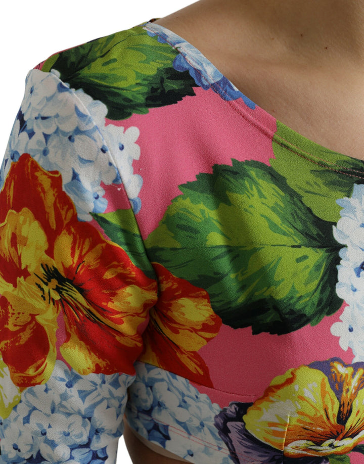 Cropped blouse with floral elegance