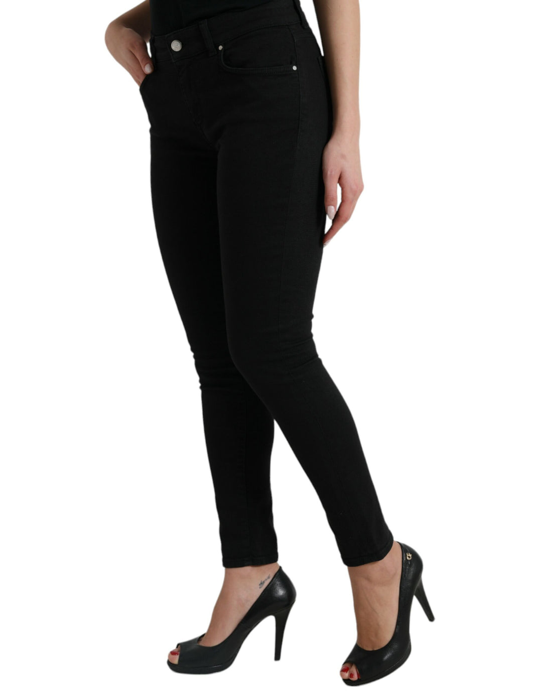 Elegant black stretch jeans with a mid waist